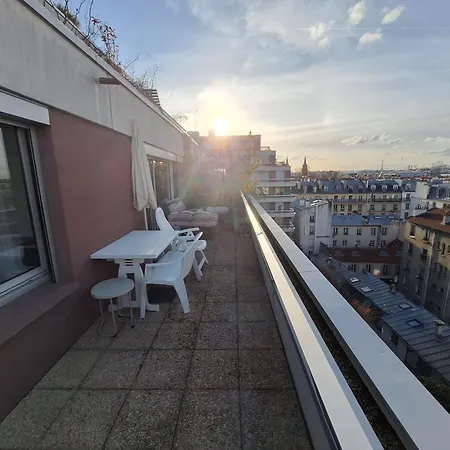 Très Bel Avec Vue Sur La Tour Eiffel, Grande Terrasse, Coucher De Soleil Parisien